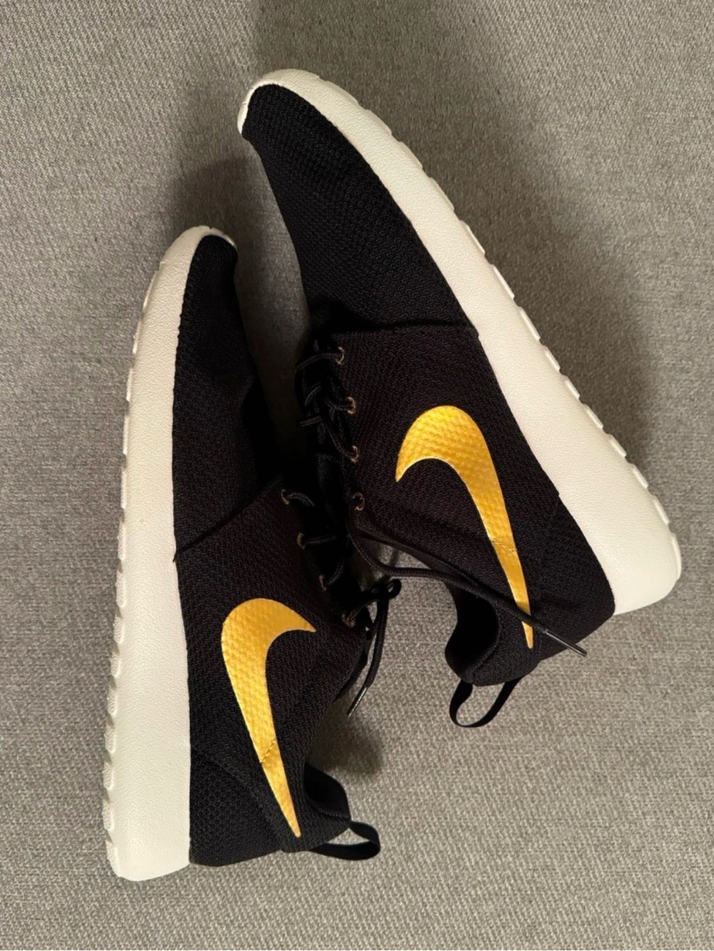 Nike Black and Gold Men's Athletic Sneakers